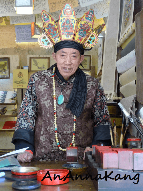 przedstawiciel kultury Dongba