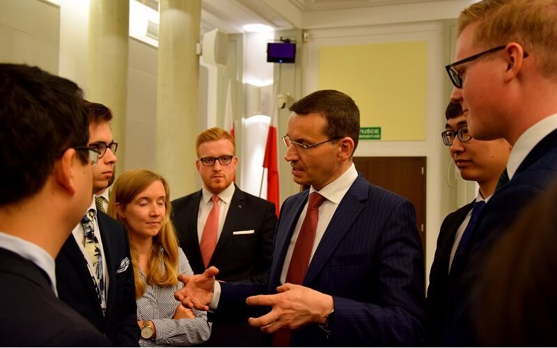 Studenci z premierem RP, Mateuszem Morawieckim